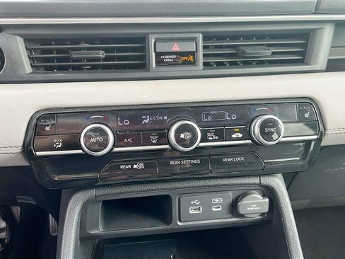 Used 2024 Honda Pilot Touring image 16