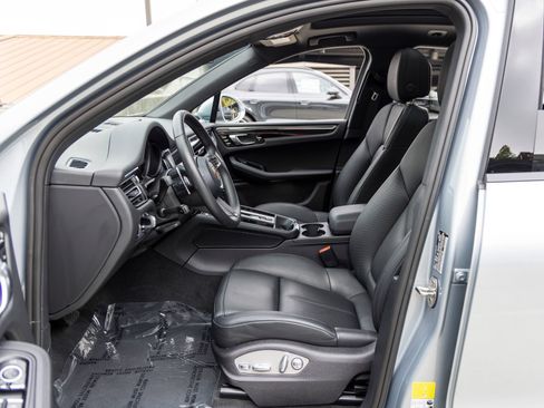 Certified 2026 Porsche Macan AWD/4WD image 29