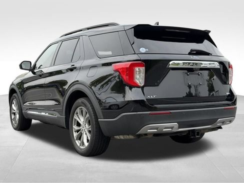 Used 2020 Ford Explorer XLT w/ Equipment Group 202A AWD/4WD image 5