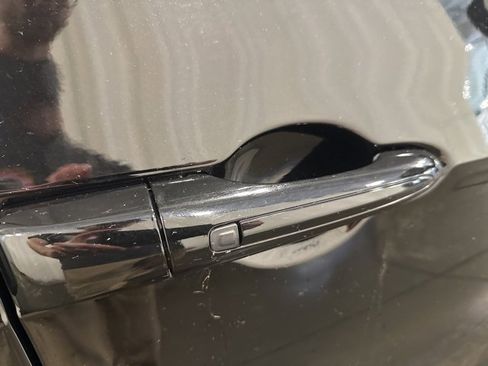 Used 2025 Chrysler Pacifica Select image 38