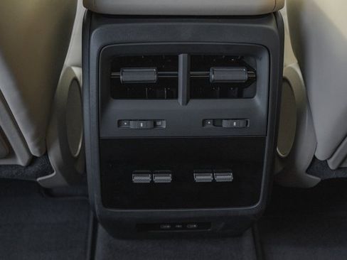 Used 2025 Porsche Macan 4 Electric image 26