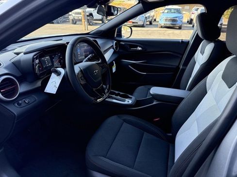 New 2025 Chevrolet Trax RS w/ Driver Confidence Package image 10