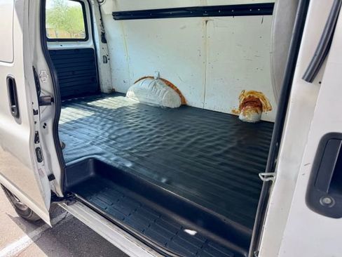 Used 2015 Chevrolet Express 2500 image 22