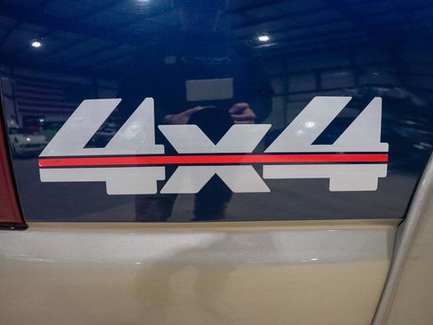 Used 2000 Chevrolet Silverado 2500 LS w/ Firm Ride Suspension Pkg image 26