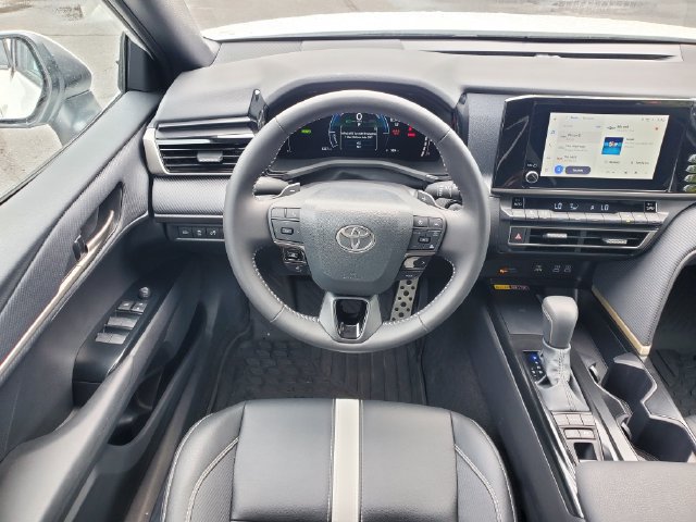Used 2026 Toyota Camry SE AWD/4WD image 12
