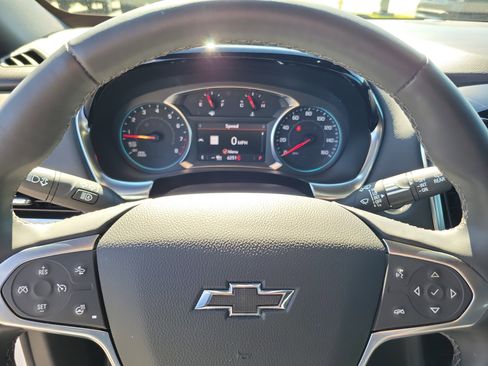 Used 2023 Chevrolet Traverse RS FWD image 19