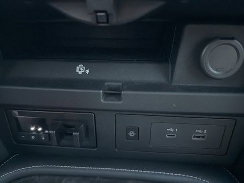 Used 2024 Nissan Armada Platinum w/ Captain's Chairs Package image 32