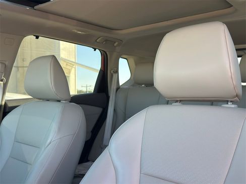 Used 2023 Nissan Rogue SV w/ SV Premium Package image 12