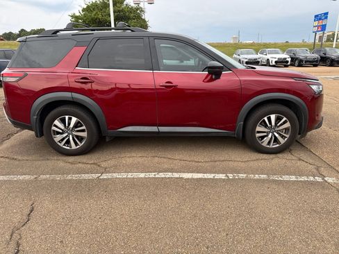 Used 2022 Nissan Pathfinder SL FWD image 4