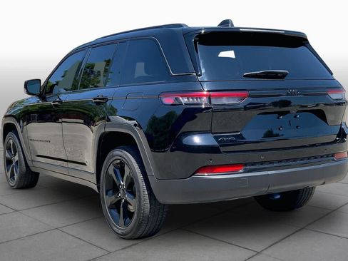 Used 2024 Jeep Grand Cherokee Altitude AWD/4WD image 12