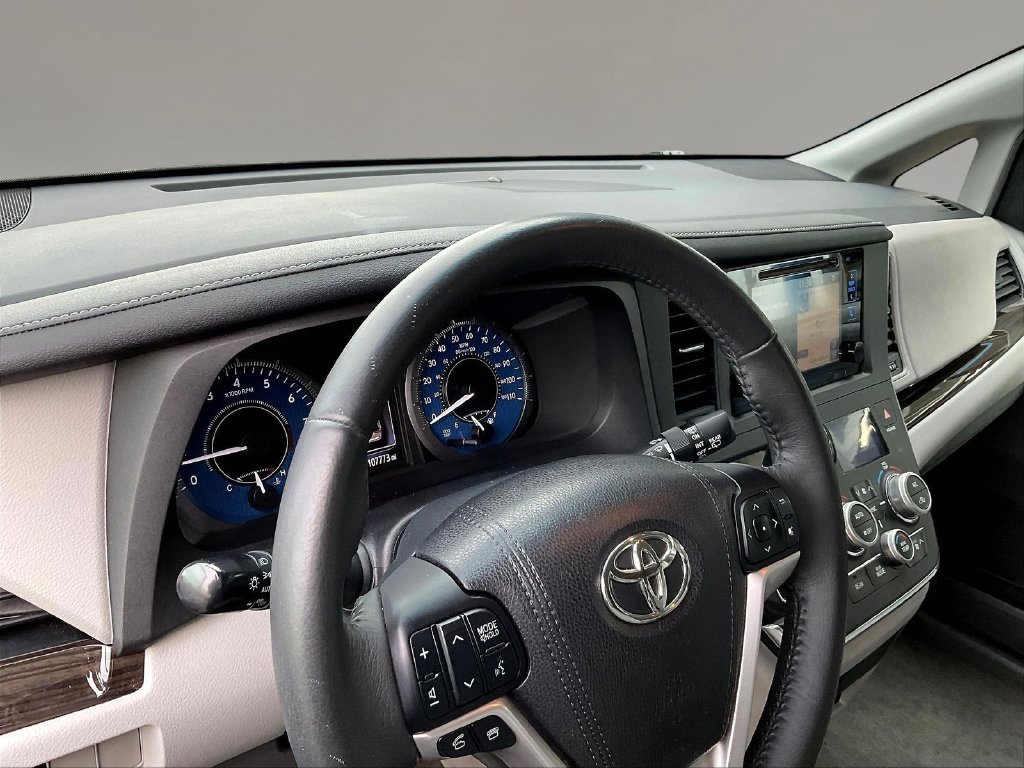 Used 2017 Toyota Sienna XLE Premium AWD/4WD image 15