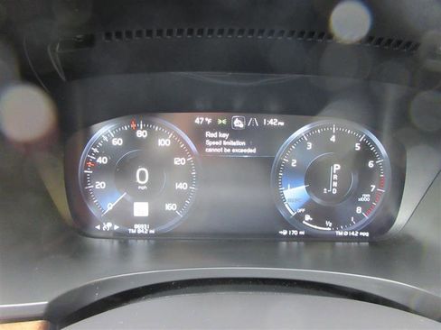 Used 2018 Volvo S90 T6 Inscription w/ Convenience Package image 16