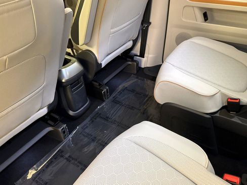 New 2025 Volkswagen ID. Buzz 1st Edition image 11