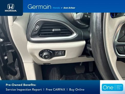 Used 2019 Chrysler Pacifica Limited FWD image 30