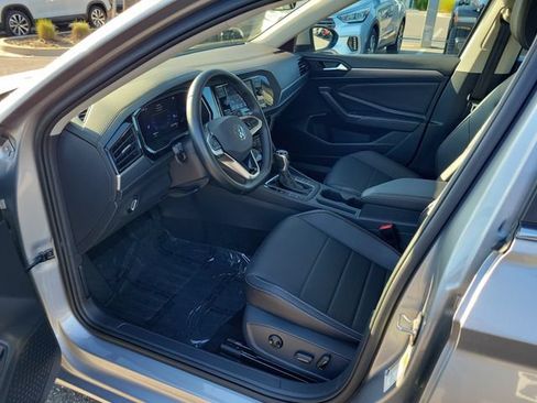 Certified 2023 Volkswagen Jetta SE w/ Panoramic Sunroof Package FWD image 16