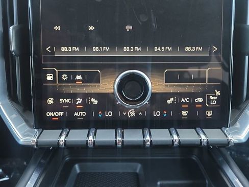 Used 2025 GMC Acadia Elevation image 4