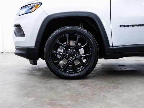 Used 2024 Jeep Compass Latitude w/ Altitude Special Edition AWD/4WD image 8