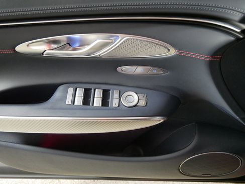 Used 2023 Genesis GV70 2.5T w/ Sport Prestige Package image 19