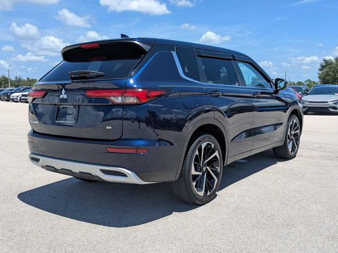 Used 2024 Mitsubishi Outlander SE Black Edition FWD image 5