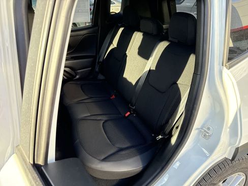 Used 2023 Jeep Renegade Latitude w/ Premium Group image 12