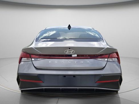 Certified 2025 Hyundai Elantra SEL image 6