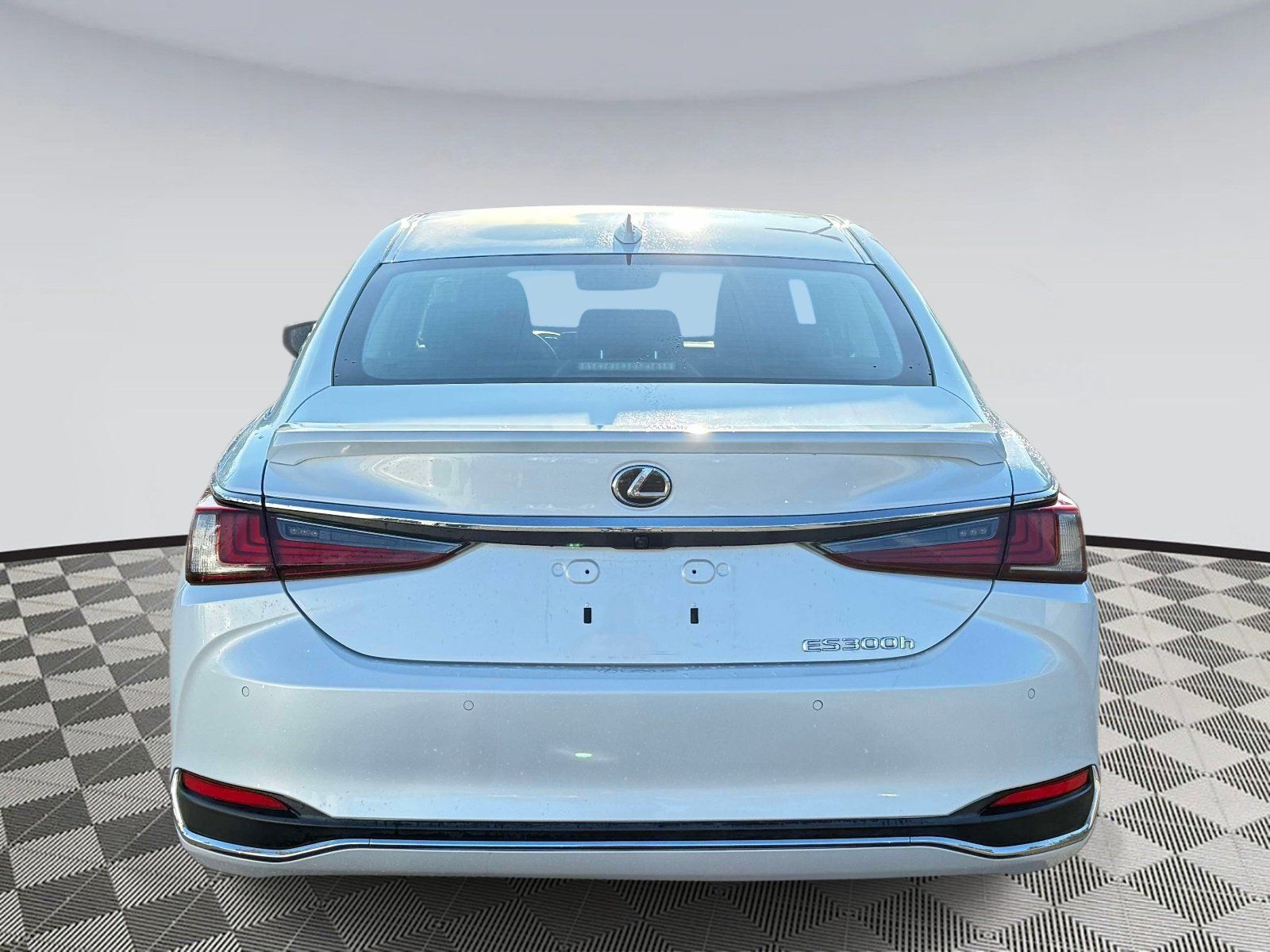 Used 2024 Lexus ES 300h Ultra Luxury w/ Accessory Package (Z2) FWD image 3