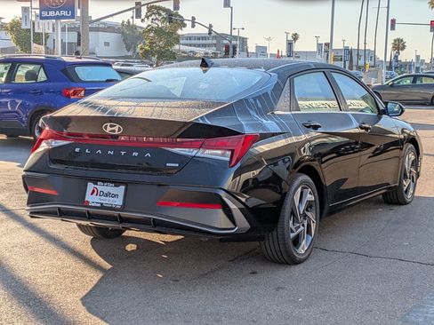 New 2026 Hyundai Elantra Limited FWD image 4