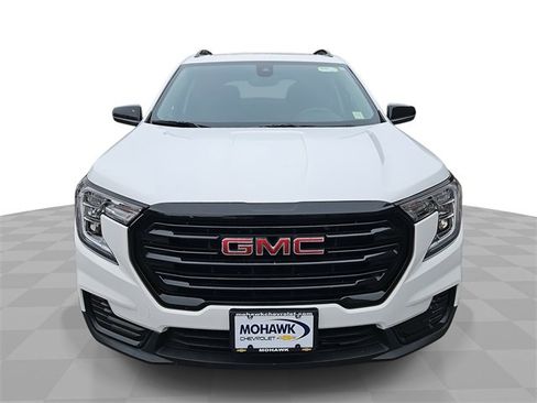 Certified 2023 GMC Terrain SLE w/ Driver Convenience Package image 1