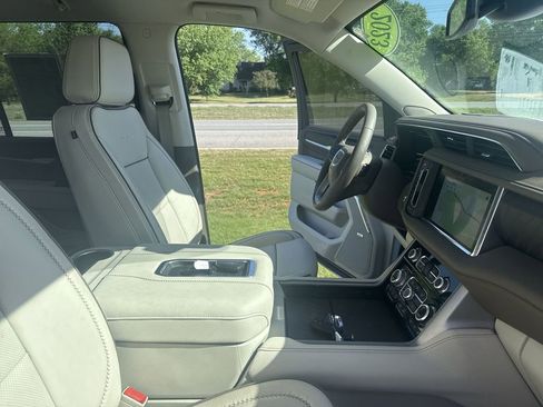 Used 2023 GMC Yukon Denali AWD/4WD image 13