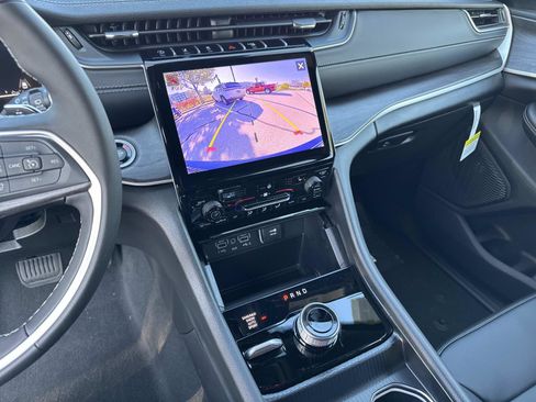 New 2025 Jeep Grand Cherokee Limited image 26