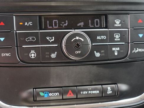 Used 2016 Chrysler Town & Country Touring w/ Driver Convenience Group FWD image 29
