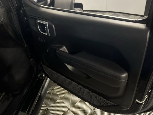 Certified 2025 Jeep Wrangler Unlimited Rubicon image 33