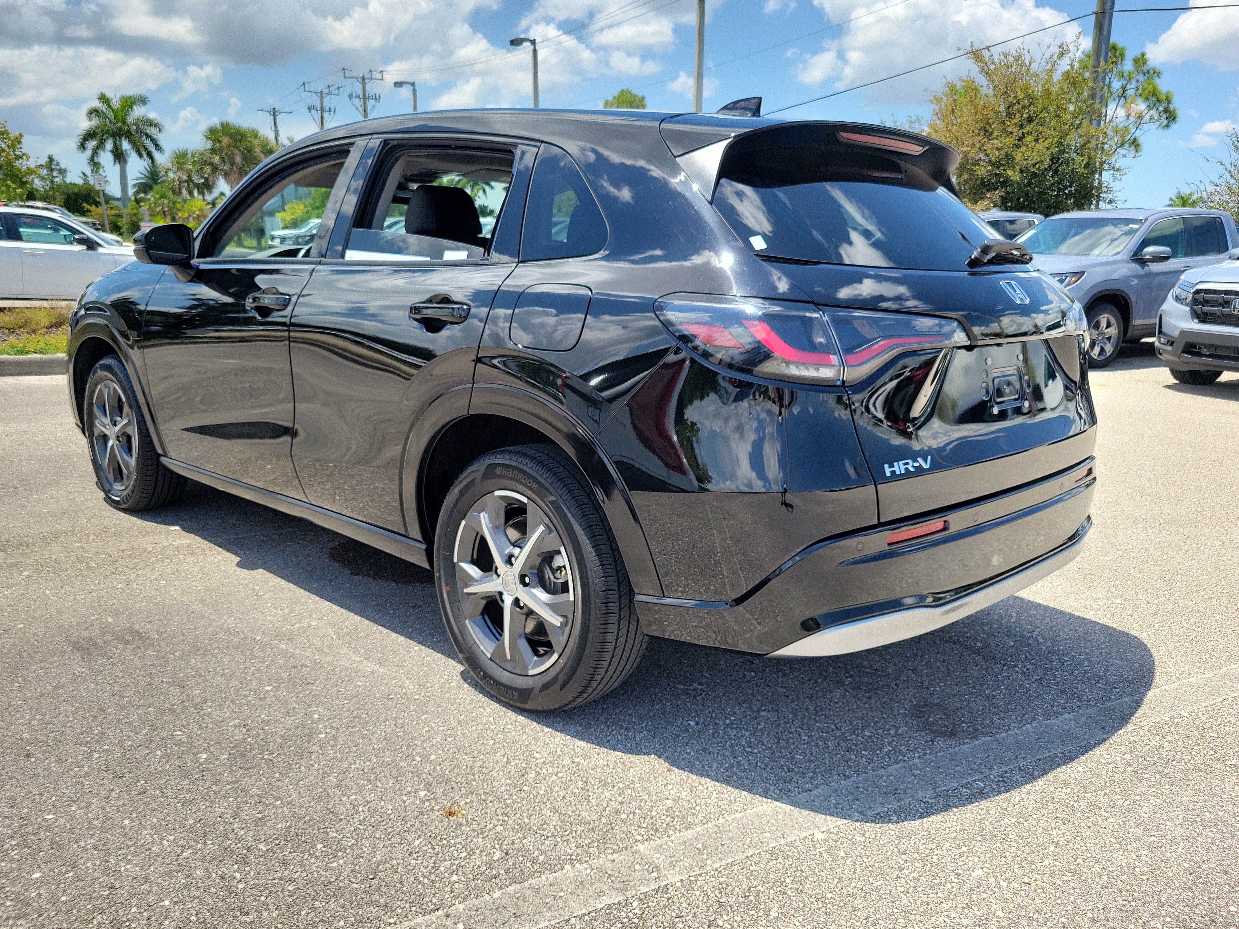Used 2025 Honda HR-V EX-L image 4