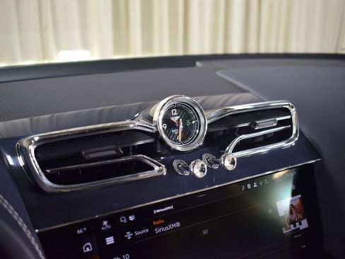 New 2025 Bentley Bentayga image 33