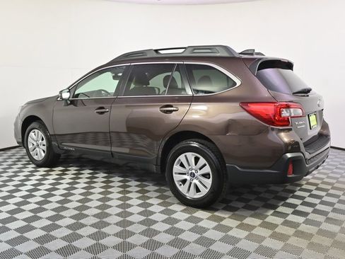 Used 2019 Subaru Outback 2.5i Premium AWD/4WD image 3