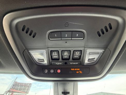 Used 2023 Chevrolet Traverse RS w/ LPO, Floor Liner Package AWD/4WD image 18