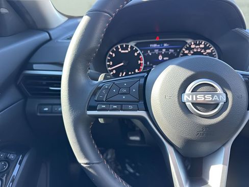 Used 2024 Nissan Altima 2.5 SR w/ SR Premium Package image 15