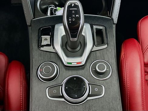 Used 2023 Alfa Romeo Stelvio Sprint image 25