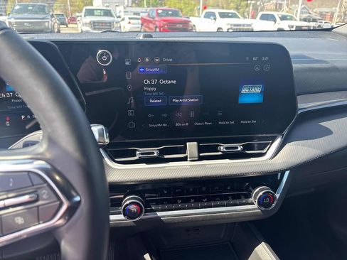 Used 2025 Chevrolet Equinox LT w/ Convenience Package II image 16