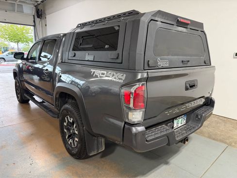 Used 2022 Toyota Tacoma TRD Off-Road w/ Technology Package AWD/4WD image 3