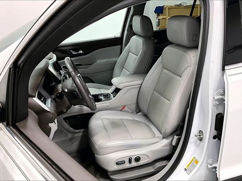Used 2022 GMC Acadia SLT w/ Preferred Package FWD image 30