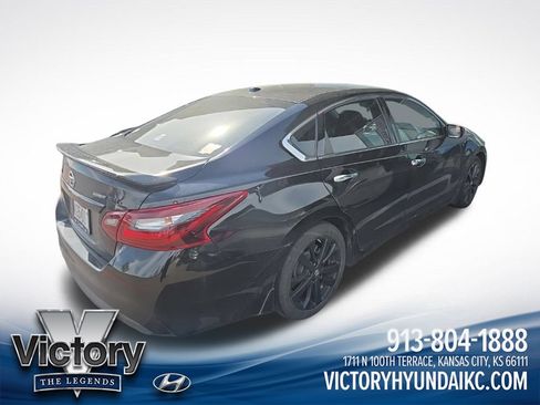Used 2018 Nissan Altima 2.5 SR w/ SR Midnight Edition FWD image 4