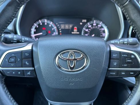 Used 2023 Toyota Highlander XLE image 26
