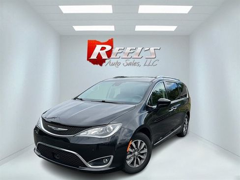 Used 2020 Chrysler Pacifica Touring-L Plus w/ Advanced Safetytec Group FWD image 1