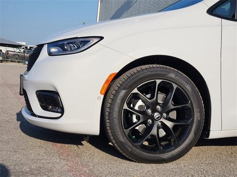 New 2026 Chrysler Pacifica Limited w/ S Appearance Package image 5