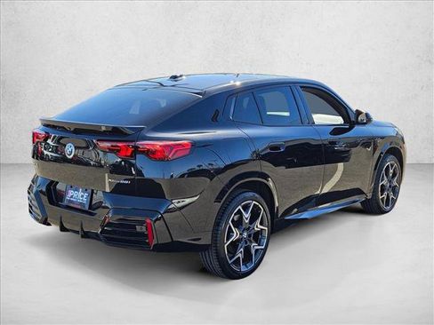 Used 2025 BMW X2 xDrive28i w/ M Sport Package AWD/4WD image 5