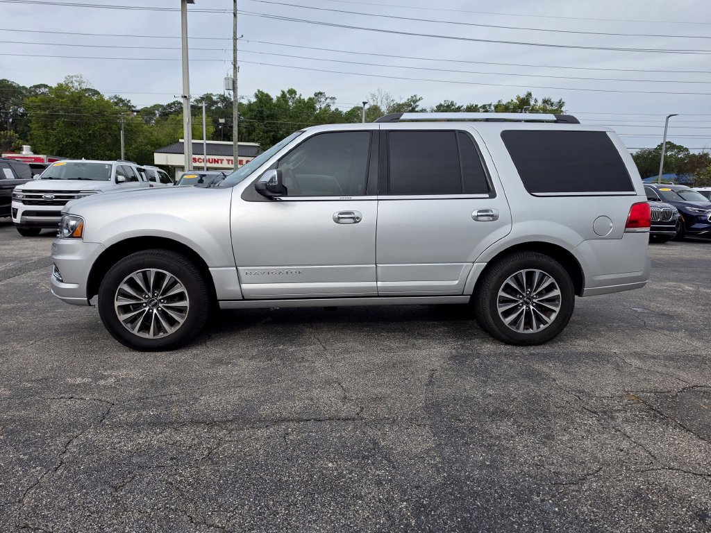 Used 2017 Lincoln Navigator Select RWD image 8