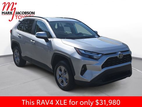 Used 2025 Toyota RAV4 XLE w/ Convenience Package image 5