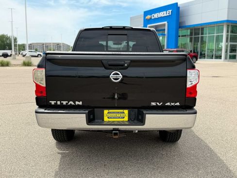 Used 2018 Nissan Titan SV AWD/4WD image 7
