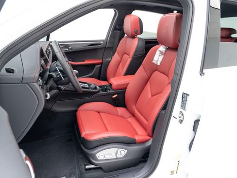 Used 2026 Porsche Macan AWD/4WD image 5